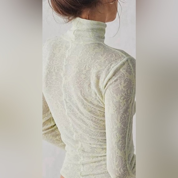 Free People You & I Turtleneck Top NWOT - Picture 3 of 11
